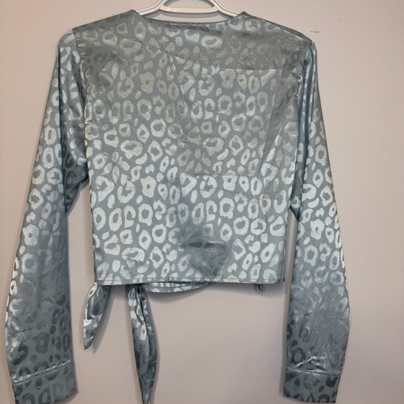 Something New Metallic Wrap Tie Top - Size XS silver/blue Shinny Stylish cropped - Picture 2 of 6